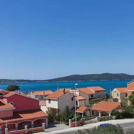 Brodarica Penthouse 4+2, Sea View *